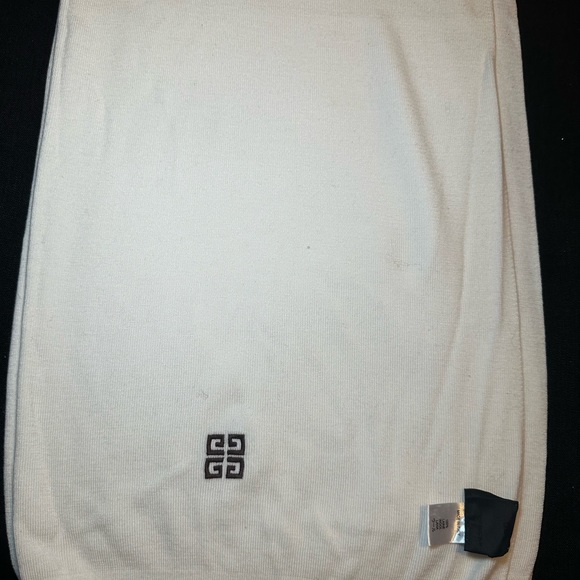 Givenchy Scarf - Picture 6 of 9